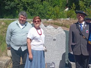 Participants à la commémoration de l'assassinat du sous-préfet Jacques Lespes à Éteaux.