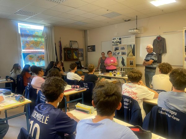 Échange avec les élèves de la classe Défense du collège des Allobroges de La Roche-sur-Foron.